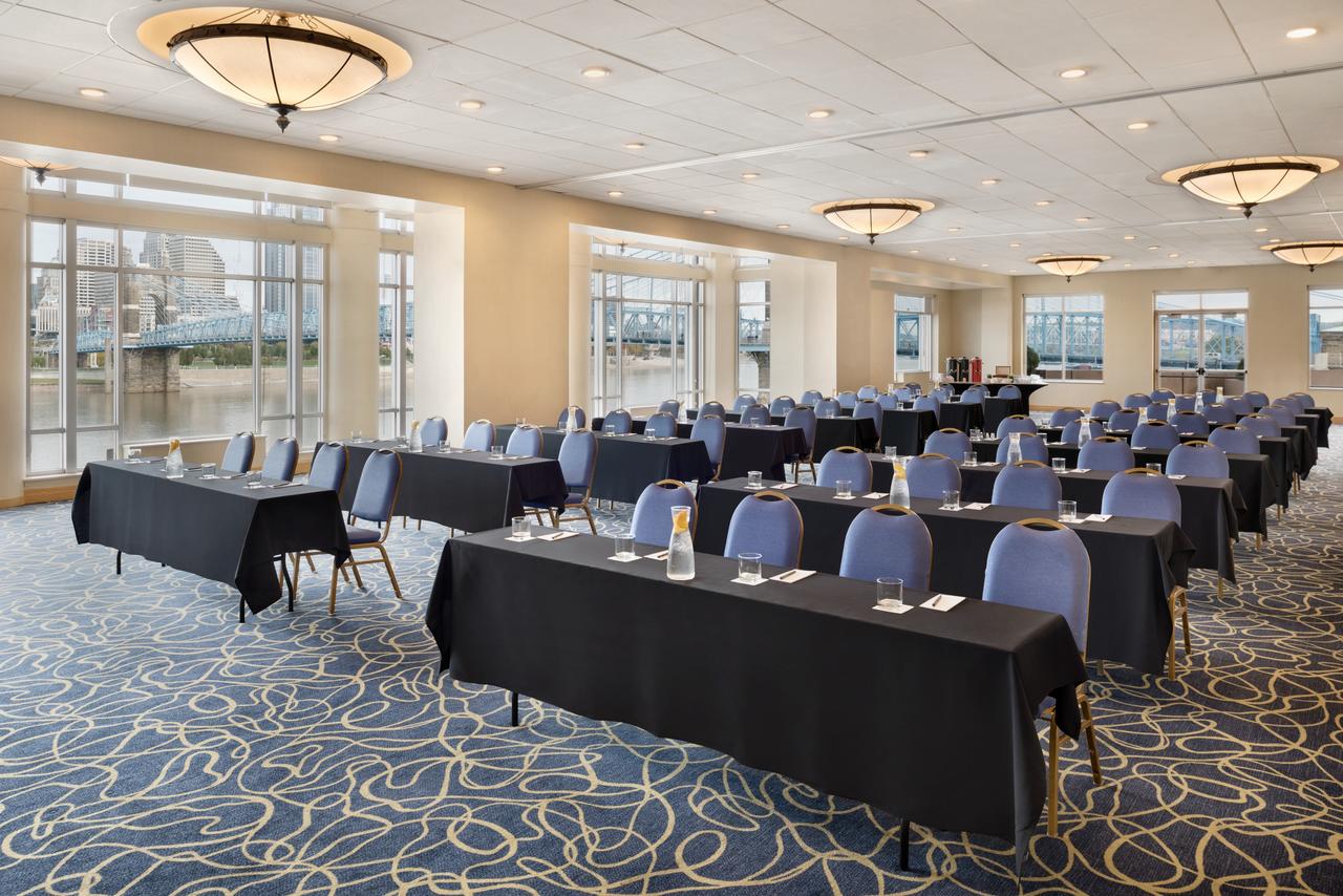 Embassy Suites Cincinnati - RiverCenter - thumb 22