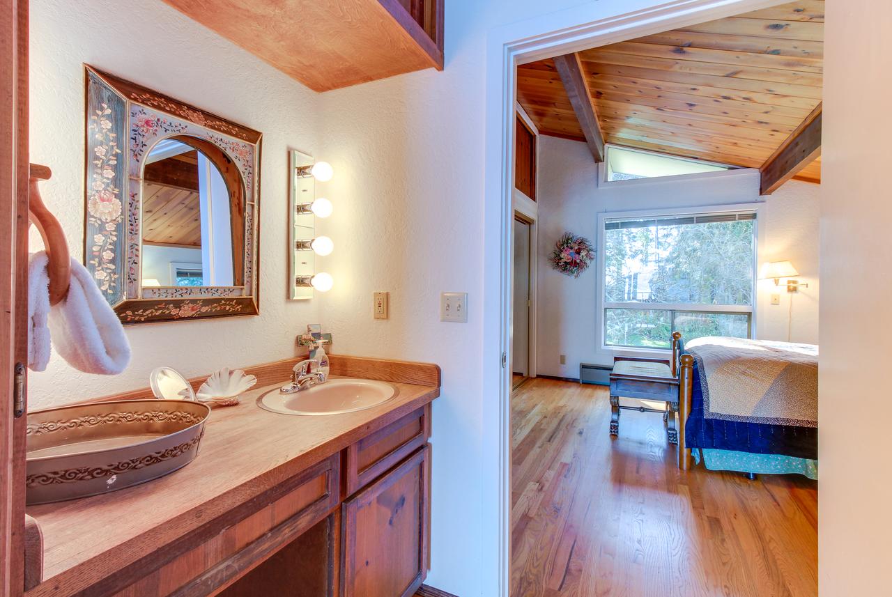 Lopez Island Hunter Bay Waterfront Home - thumb 23