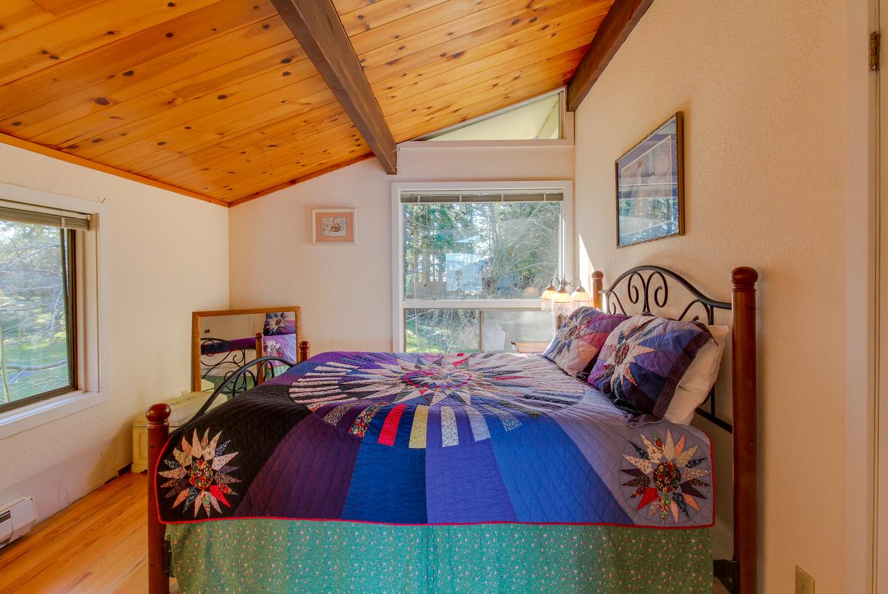 Lopez Island Hunter Bay Waterfront Home - thumb 5