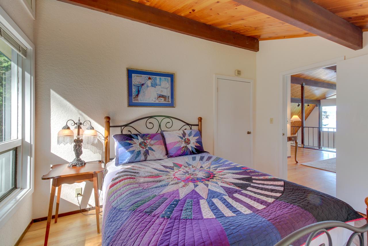 Lopez Island Hunter Bay Waterfront Home - thumb 15