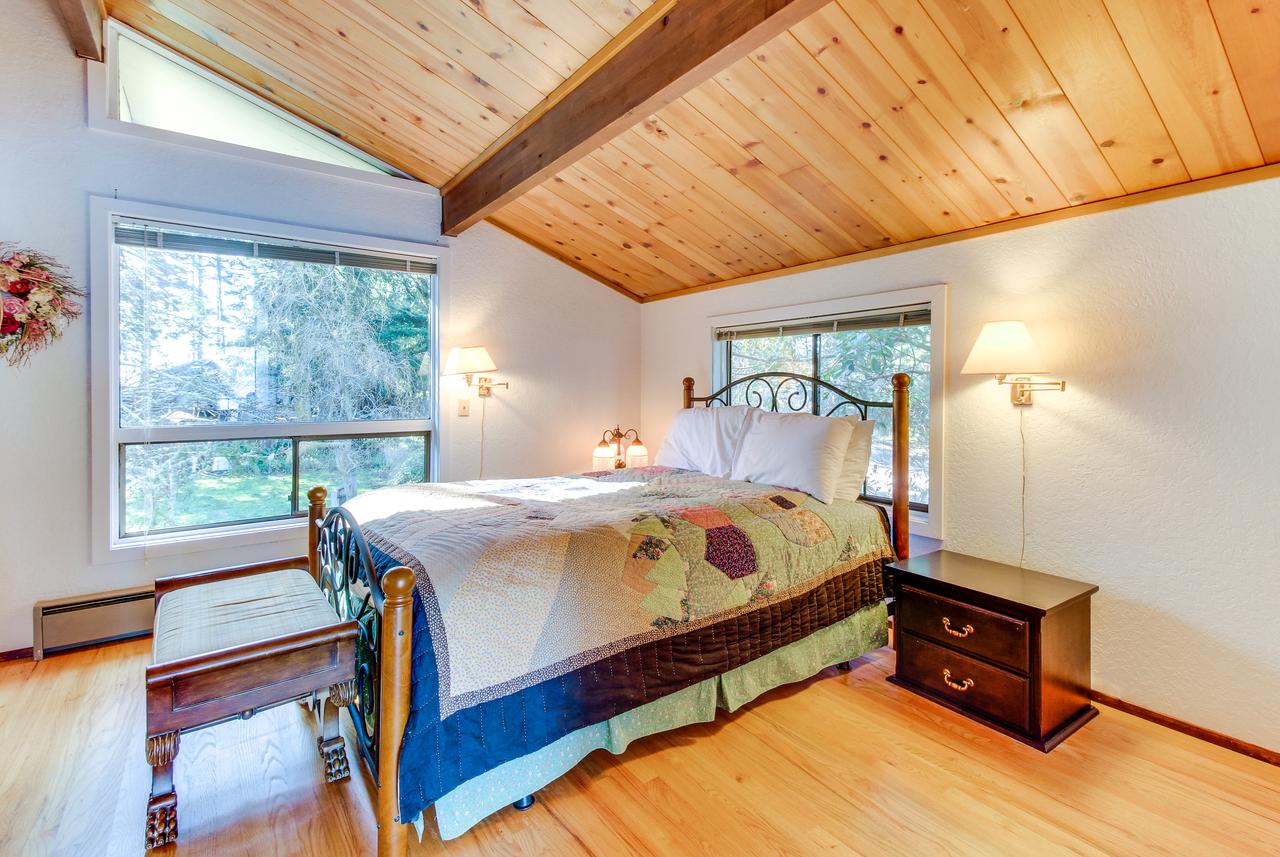 Lopez Island Hunter Bay Waterfront Home - thumb 12