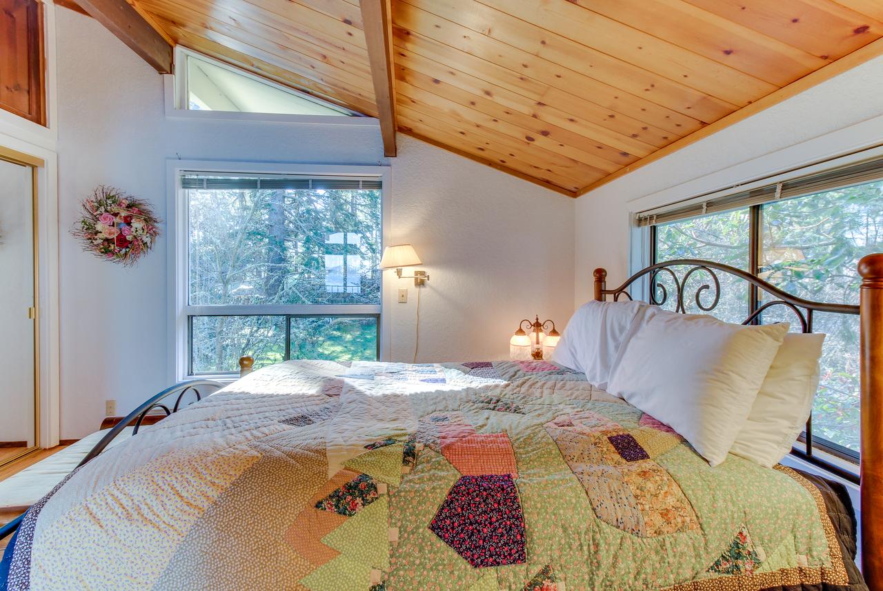 Lopez Island Hunter Bay Waterfront Home - thumb 1