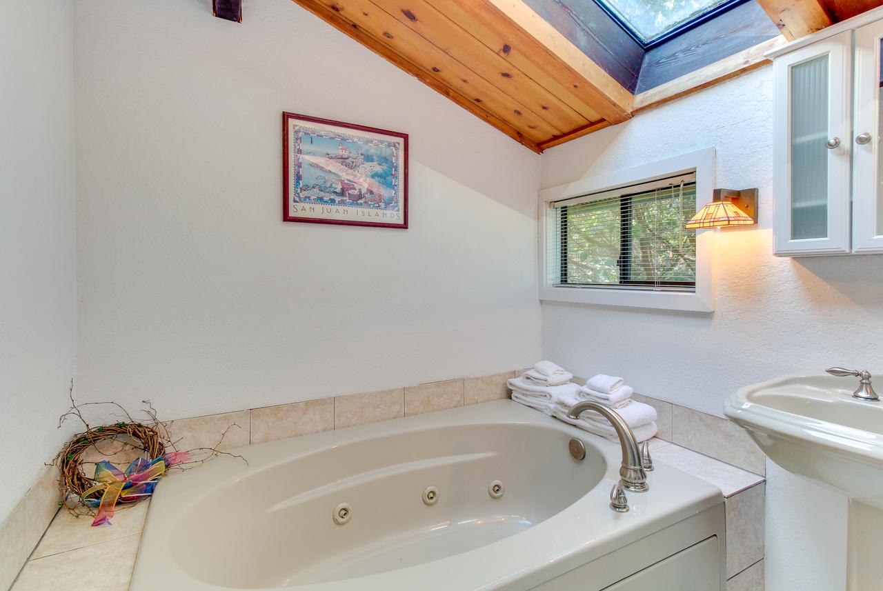 Lopez Island Hunter Bay Waterfront Home - thumb 33