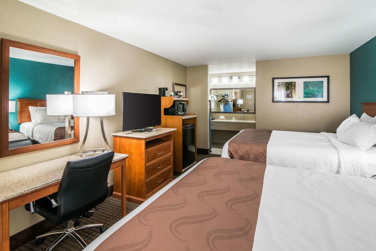 Quality Inn & Suites Near White Sands National Monument - thumb 23