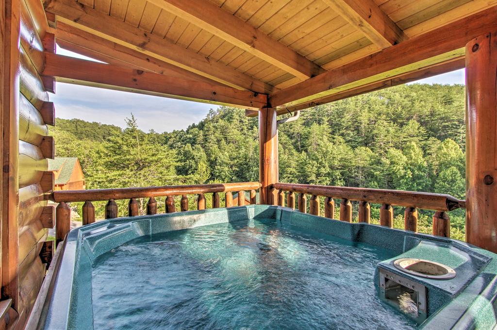 'Boogie Bear' Sevierville Cabin With Deck & Jacuzzi! - thumb 1
