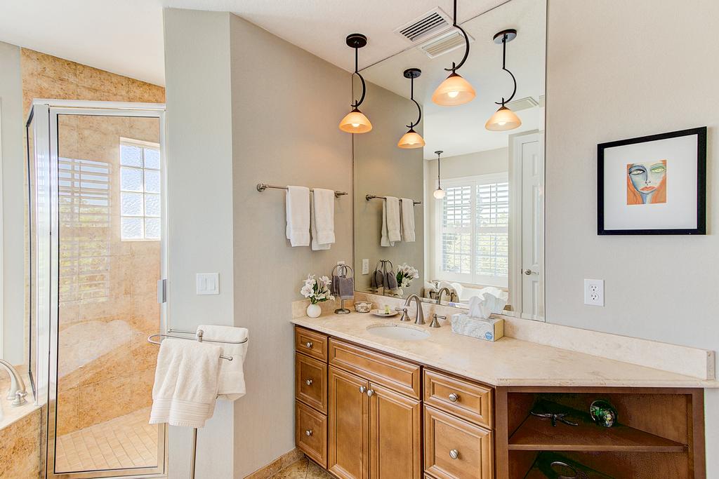 357 Tierra Mar Lane - Village Place- Beautiful!- 1 WEEK MINIMUM - thumb 1