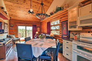 5-Star Log Cabin, Quaint And Cozy, Near Grand Canyon