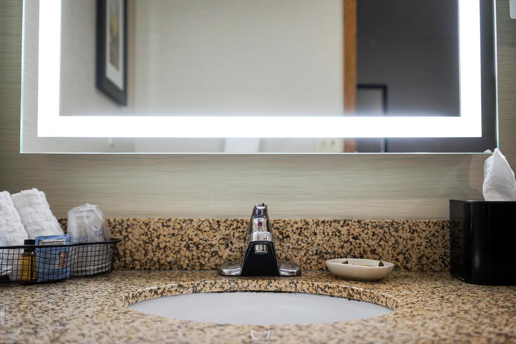 Best Western Plus Dubuque Hotel And Conference Center - thumb 1