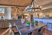 Cabin with Mtn View and Hot Tub by Continental Golf Accommodation Arizona