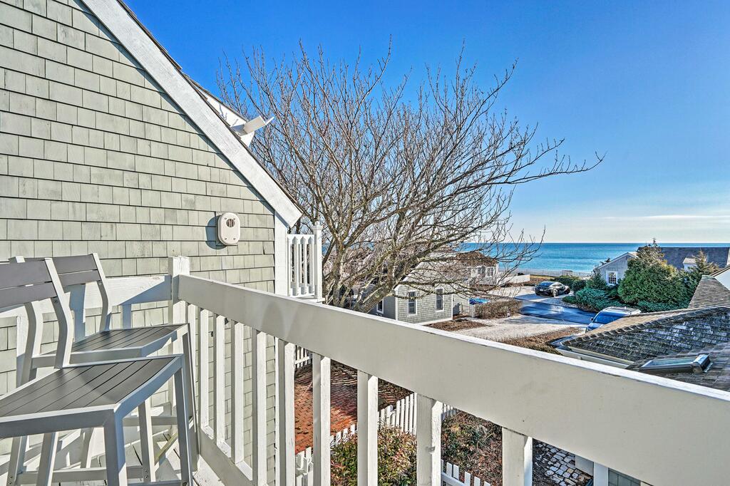 Cape Cod Casa With Ocean View & Pvt Beach Access - thumb 0