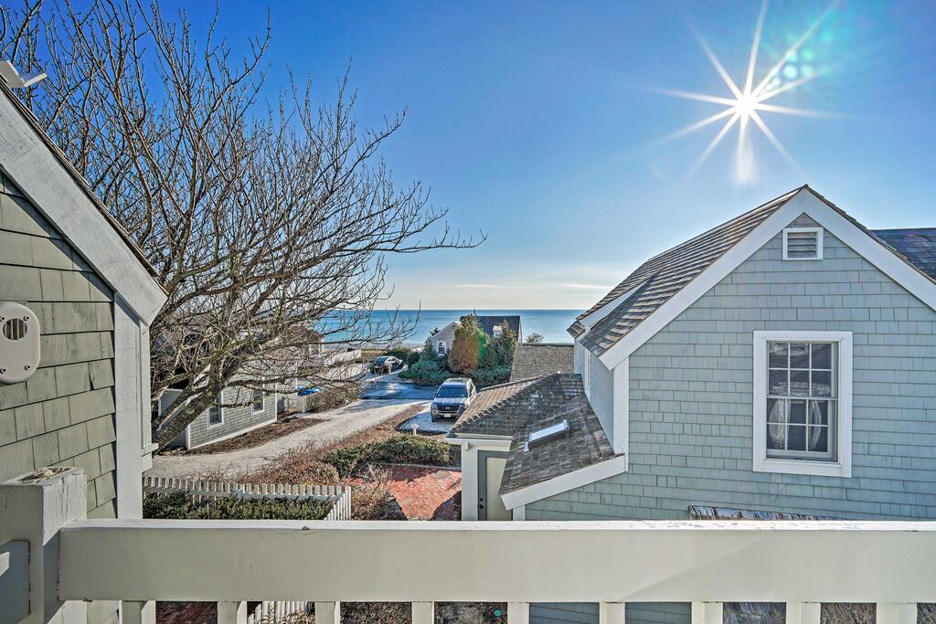 Cape Cod Casa With Ocean View & Pvt Beach Access - thumb 1