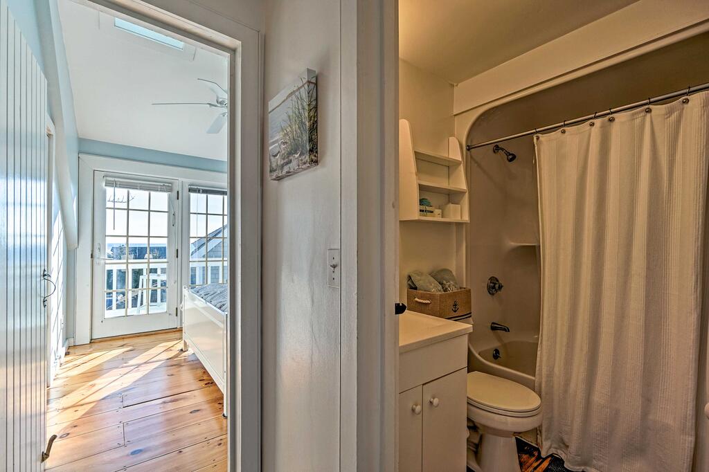 Cape Cod Casa With Ocean View & Pvt Beach Access - thumb 2