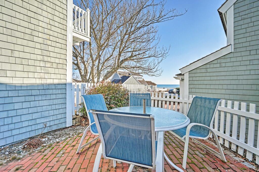 Cape Cod Casa With Ocean View & Pvt Beach Access - thumb 3