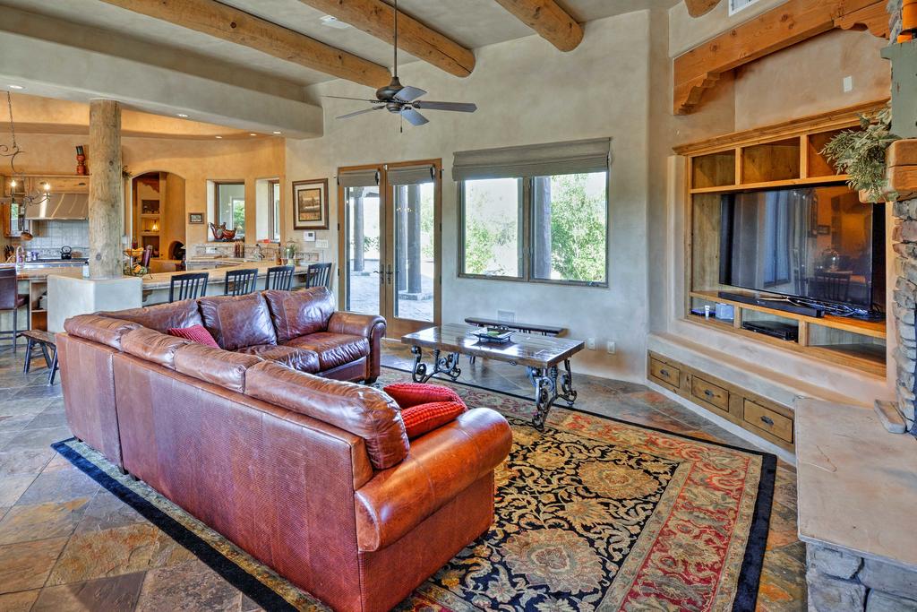 Cave Creek Oasis With Putting Green, Spa & Mtn View! - thumb 2
