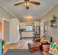 Charming Home with Balcony Walk to Main Street - Accommodation Arizona