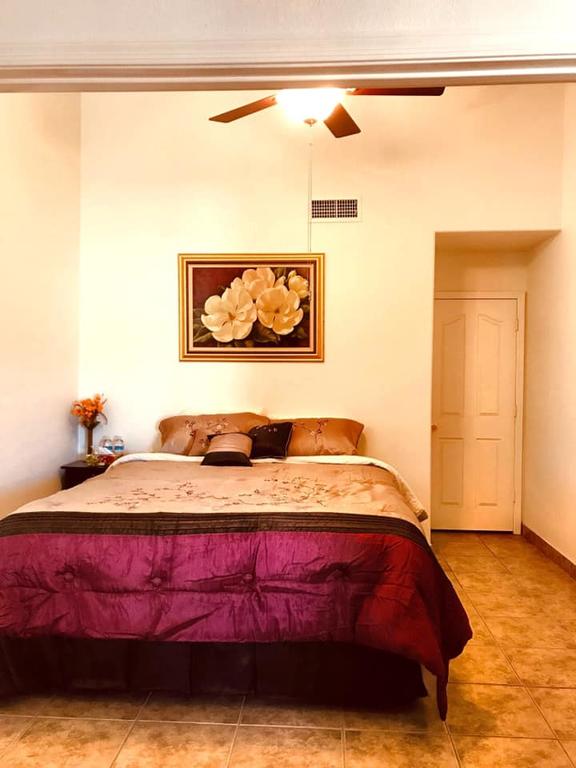 Comfy CalKing Bed! 5 Minutes From Anywhere! Pool. - thumb 3