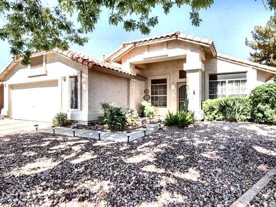 Comfy CalKing Bed! 5 Minutes From Anywhere! Pool. - thumb 2