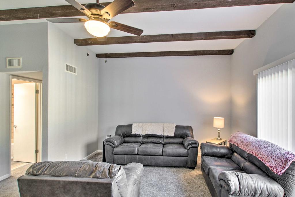 Cozy Family Retreat With Patio - Walk To Sloan Park! - thumb 3