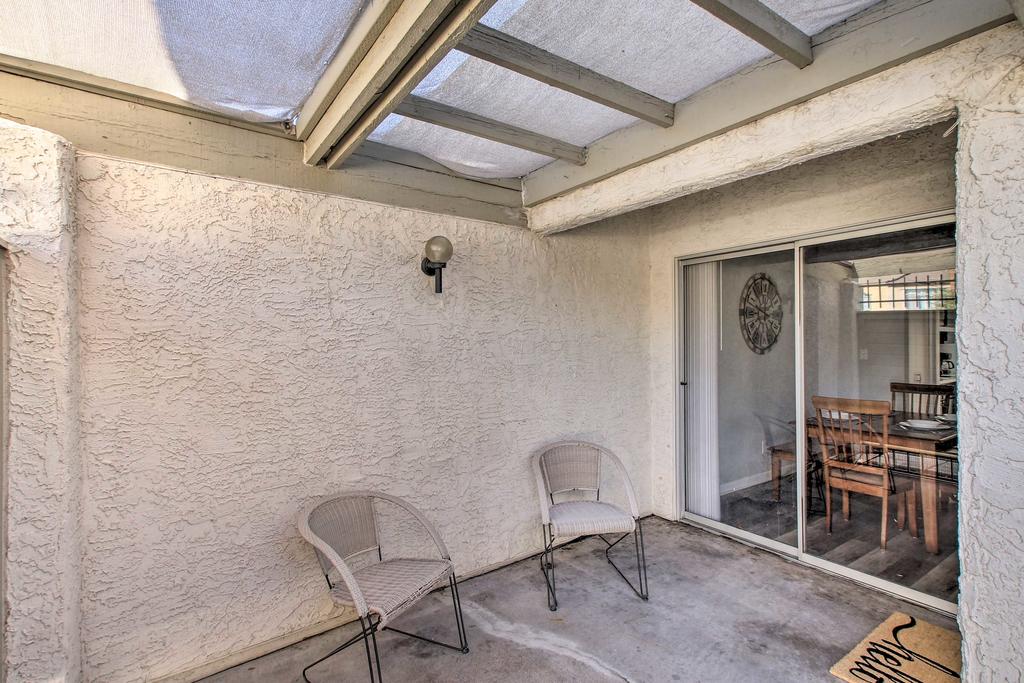 Cozy Family Retreat With Patio - Walk To Sloan Park! - thumb 1