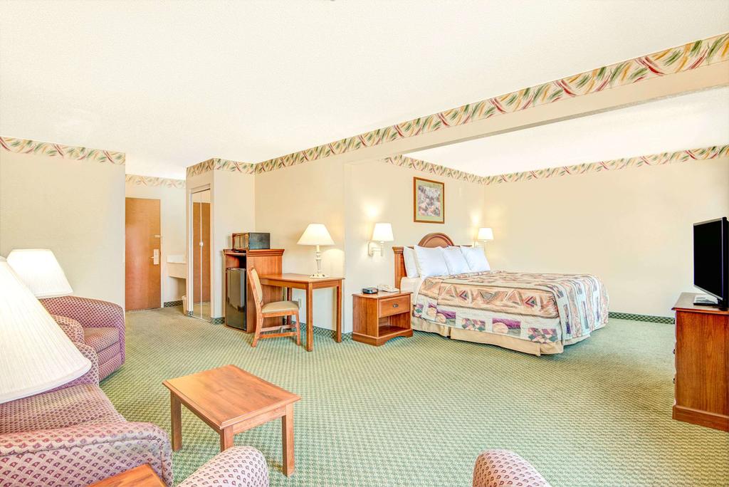 Days Inn By Wyndham Louisburg - thumb 3