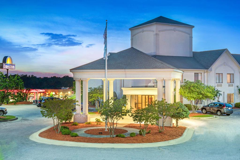 Days Inn By Wyndham Louisburg - thumb 0