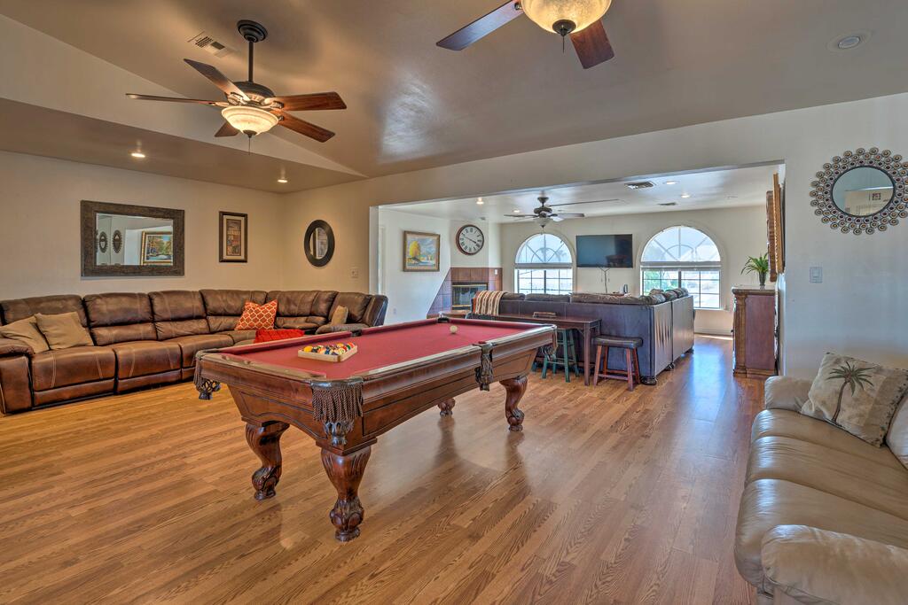 Desert Getaway With Putting Green & Pool Table! - thumb 1