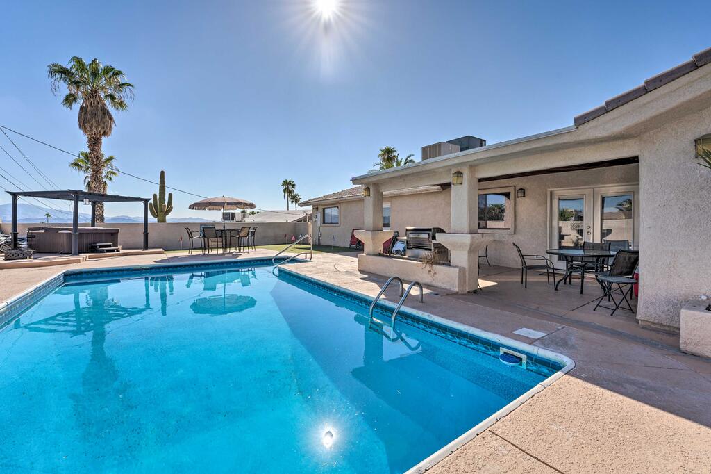 Desert Getaway With Putting Green & Pool Table! - thumb 0