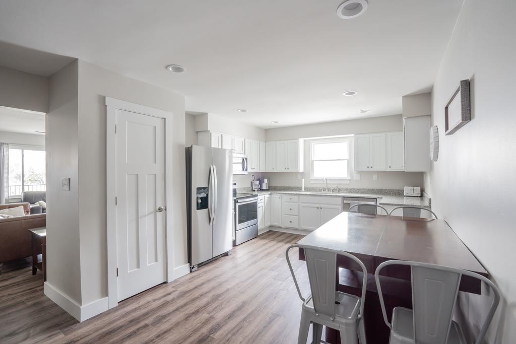 Family, Home, And Comfort 2 Min To Ark (3 Bdrm) - thumb 2