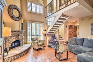 Grand PHX Townhome With Central Location, Pool Access
