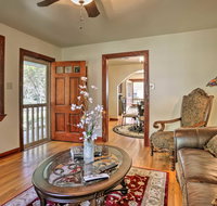 Home with Yard-5 Mi to Fontainebleau State Park - Accommodation Arizona