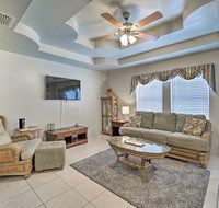 Long Island Village Home with Deck  Pool Access - Accommodation Arizona