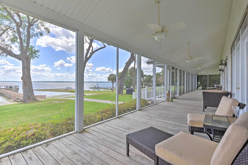 Luxe Lake Weir Beach Retreat With Private Dock - thumb 1