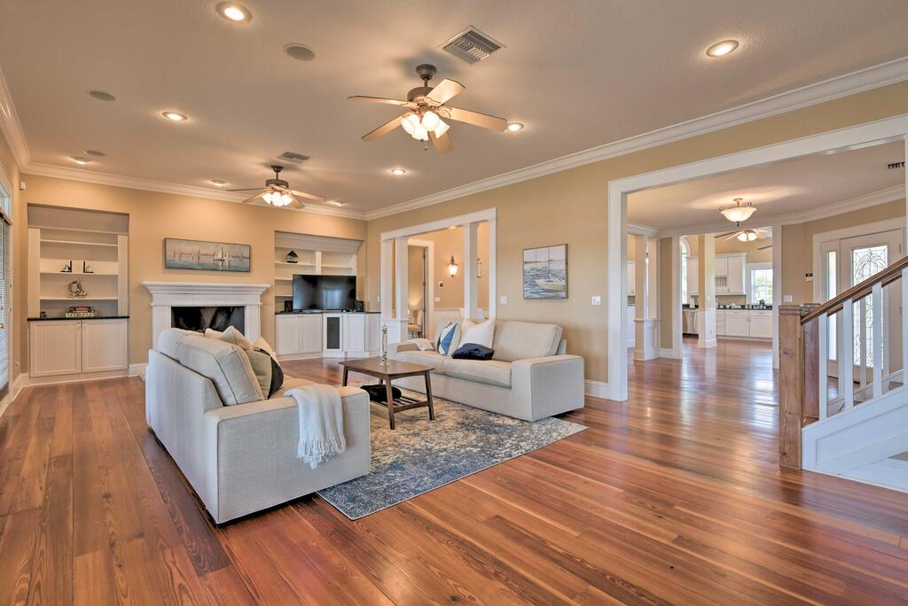 Luxe Lake Weir Beach Retreat With Private Dock - thumb 2