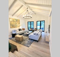 Mayastoga's Modern Farmhouse w/ Vineyard  Pond - Accommodation Arizona