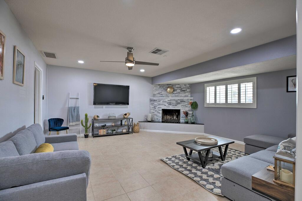 Modern Scottsdale Home With Pool, Games & Patio - thumb 3