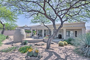 Oro Valley House With Outdoor Fireplace & Mtn Views!