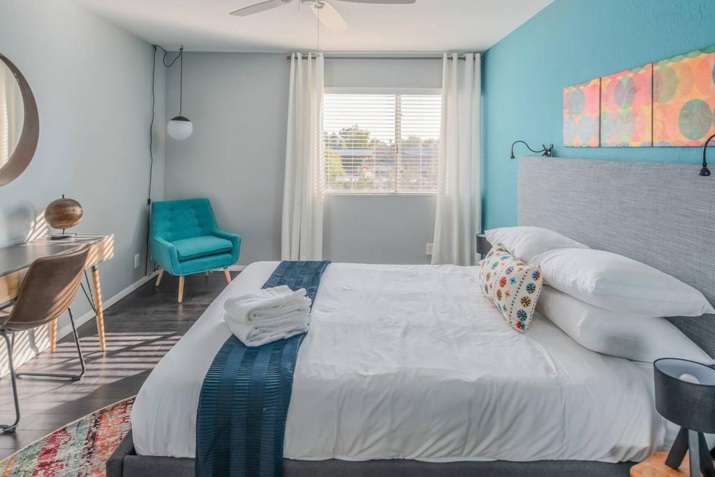 Sleek 1BR Near Fashion Square By WanderJaunt - thumb 1