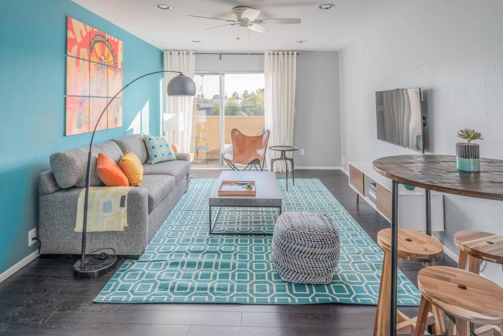 Sleek 1BR Near Fashion Square By WanderJaunt - thumb 2