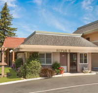 Super 8 by Wyndham Martinez - Accommodation Arizona