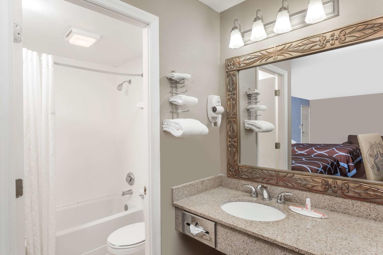 Super 8 By Wyndham Foley - thumb 27