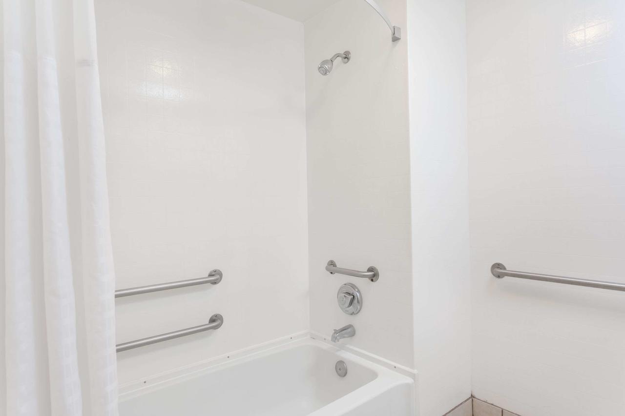 Super 8 By Wyndham Foley - thumb 32