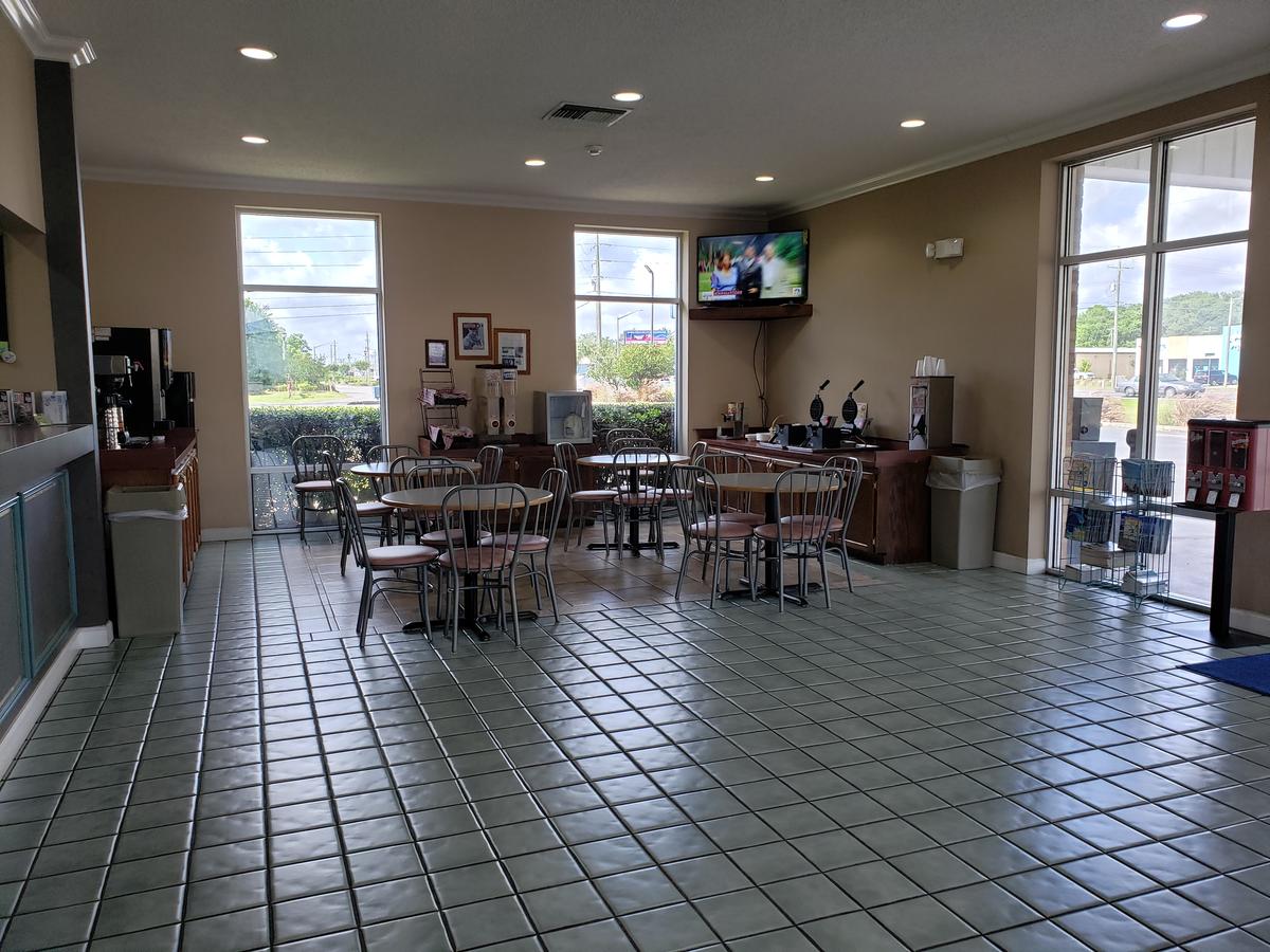 Americas Best Value Inn & Suites-Foley - thumb 9