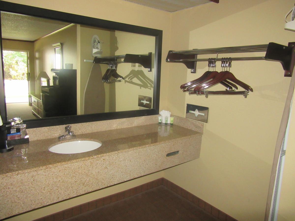 Riviera Inn - thumb 13