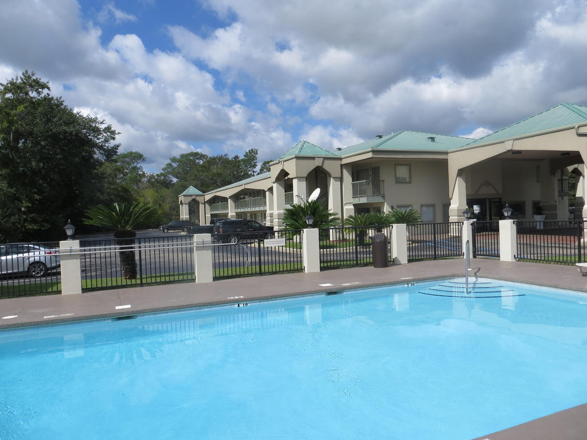 Riviera Inn - thumb 0