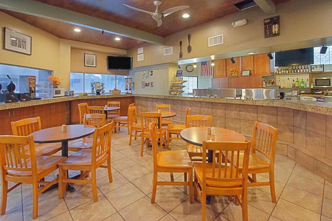 Hotel Tempe/Phoenix Airport InnSuites Hotel & Suites - thumb 5