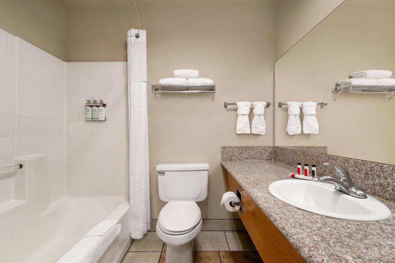 Travelodge By Wyndham Lake Havasu - thumb 11