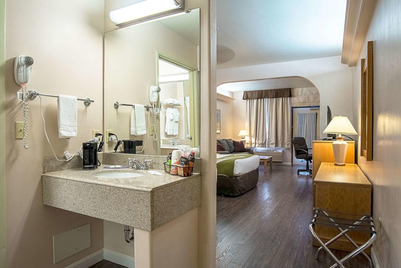 Quality Inn & Suites Phoenix NW - Sun City - thumb 1