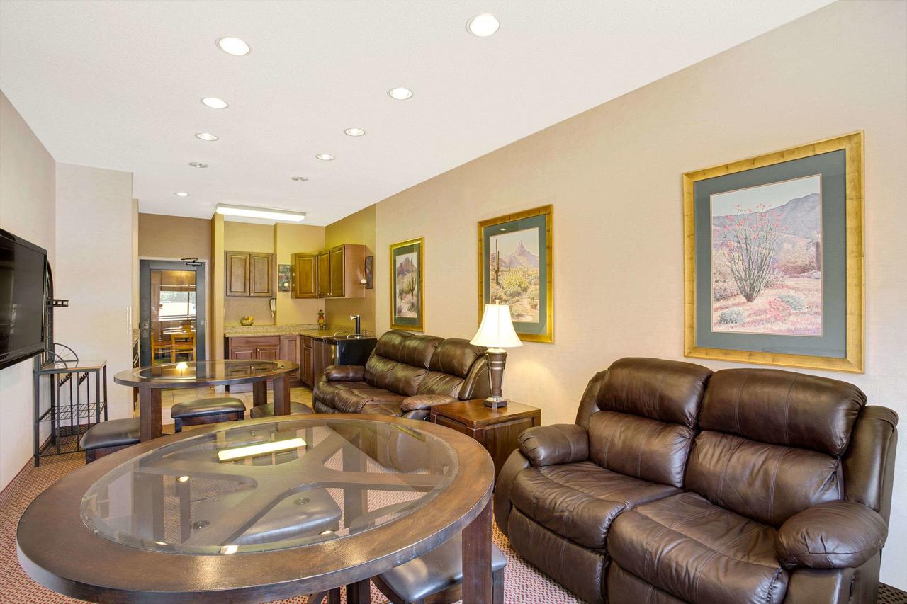 Baymont By Wyndham Tucson Airport - thumb 44