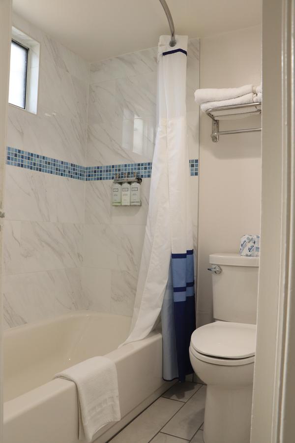 University Inn - thumb 32