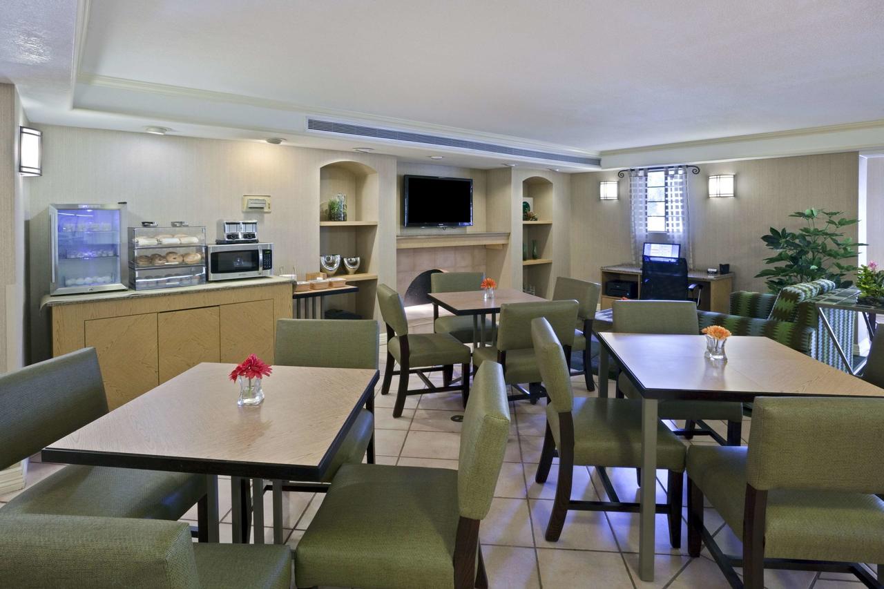 La Quinta Inn By Wyndham Phoenix Sky Harbor Airport - thumb 12